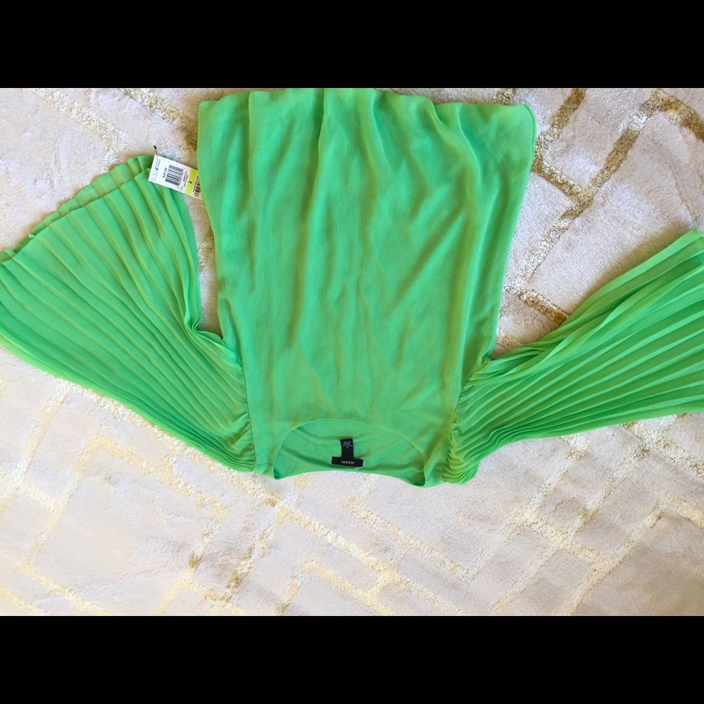 NWT Women’s Alfani Bell Sleeves Top Blouse 4P